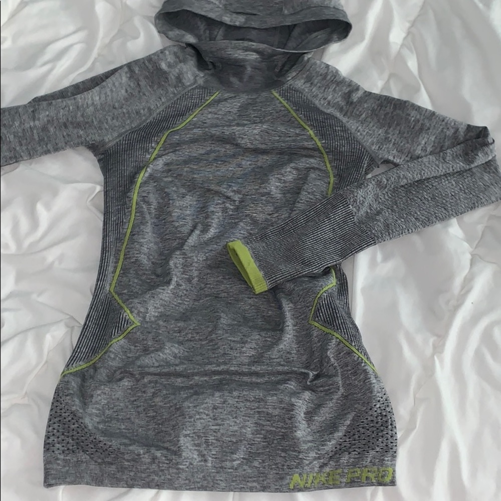 NIKE PRO TOP